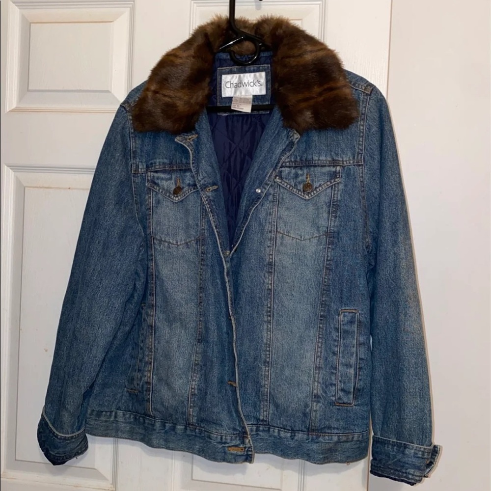 Vintage jean jacket with fur collar